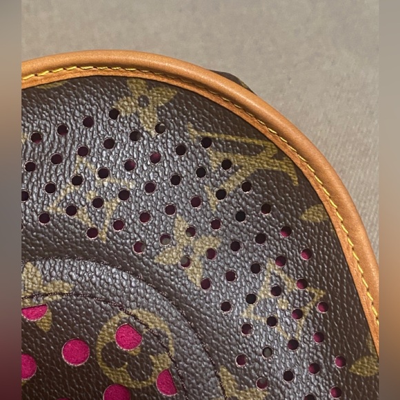 Louis Vuitton Limited Edition Perforated Musette Bag (Monogram & Fuchsia ) - Picture 16 of 16